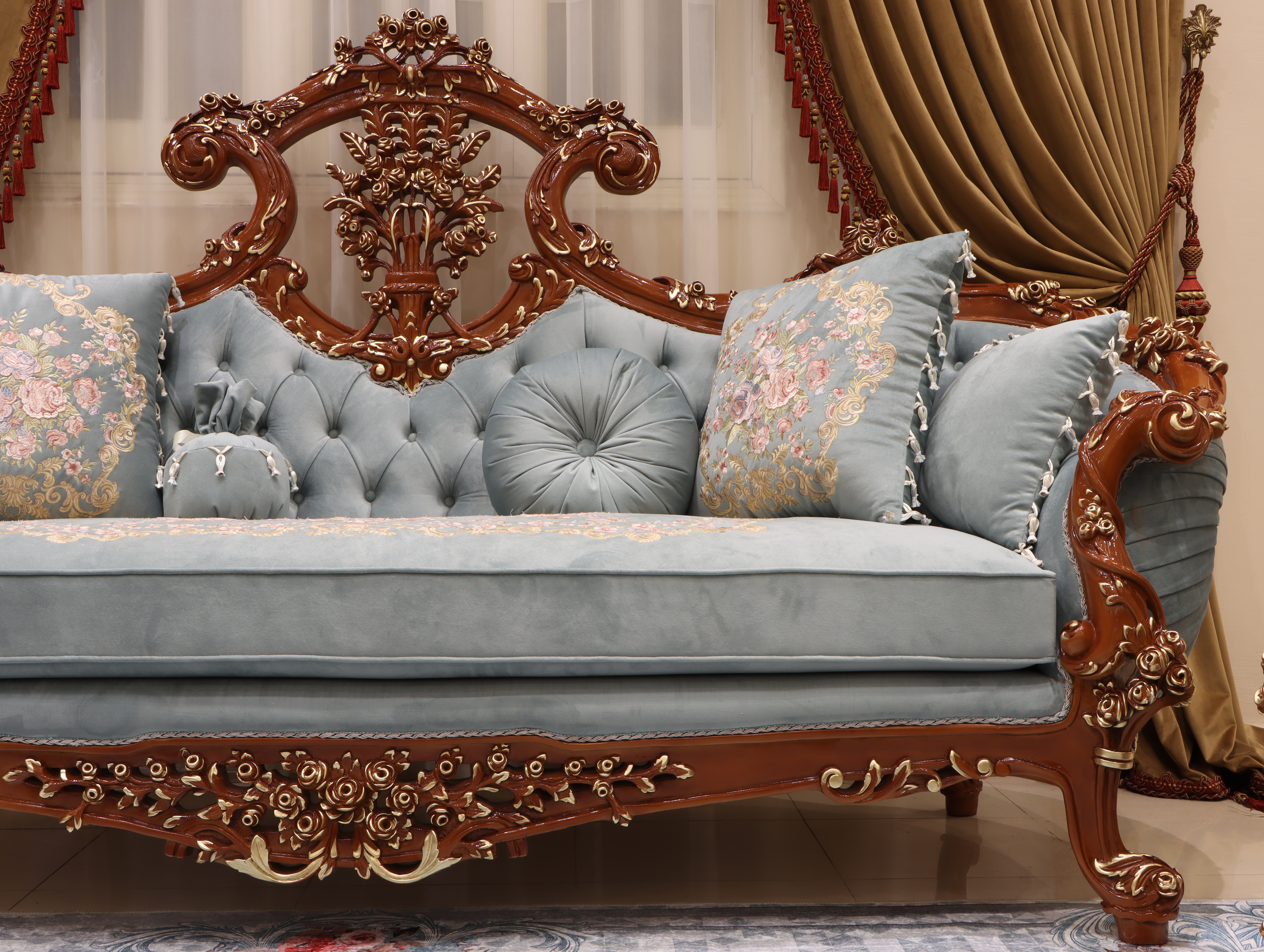 Zayen Sofa